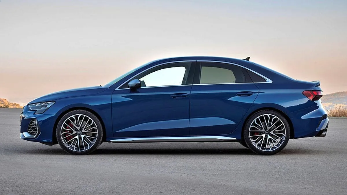 Atnaujinta „Audi S3”: daugiau galios, RS 3 visų varančiųjų ratų pavara ir pakeista važiuoklė