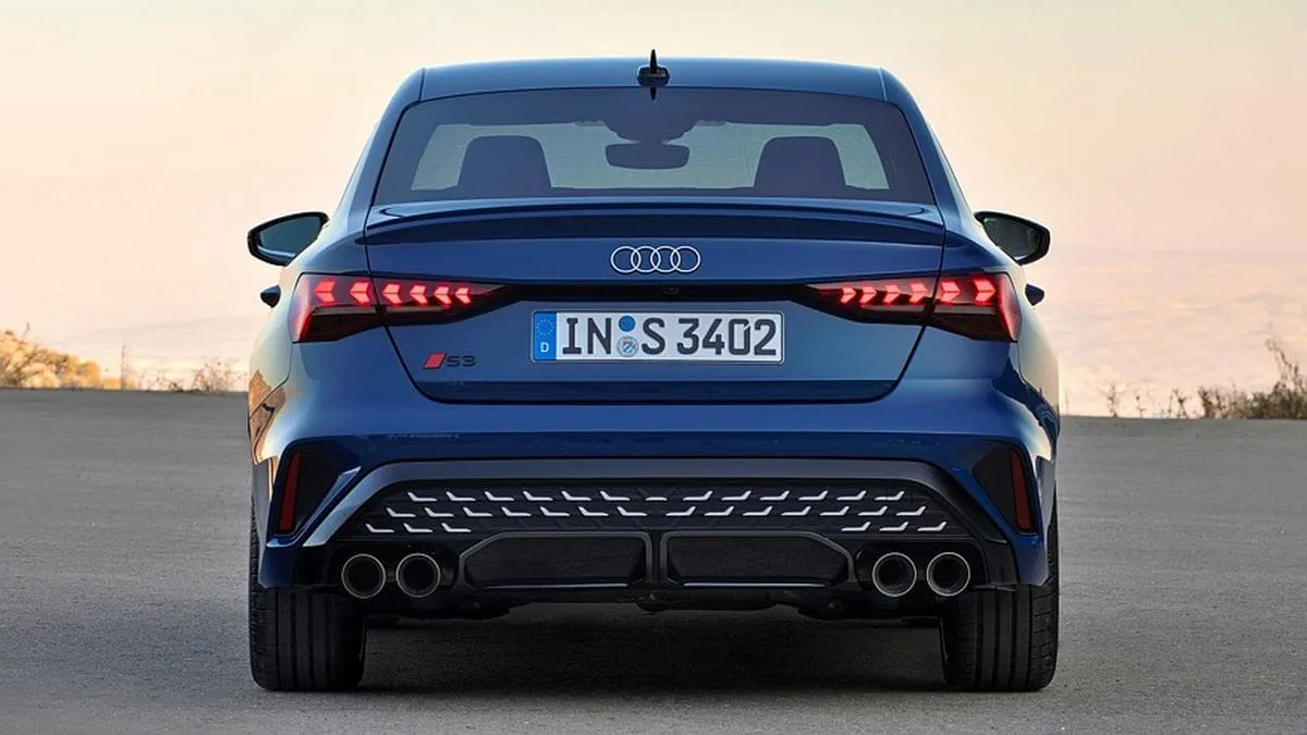 Atnaujinta „Audi S3”: daugiau galios, RS 3 visų varančiųjų ratų pavara ir pakeista važiuoklė