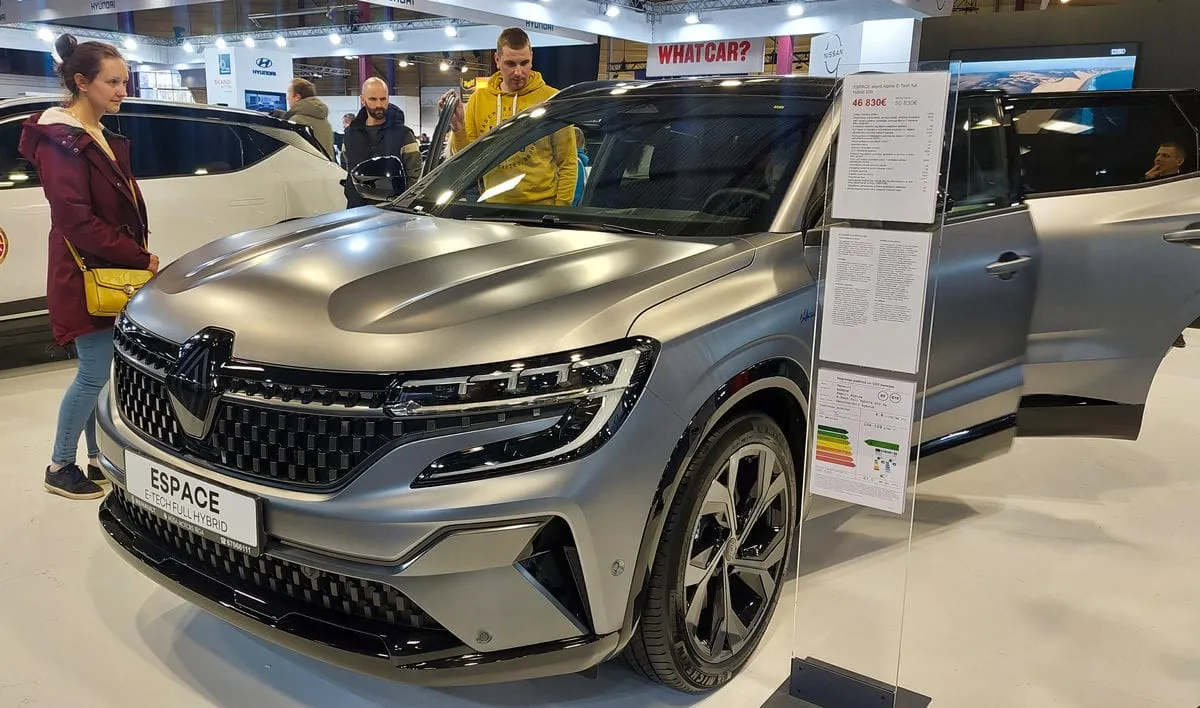 Rygoje praūžė didžiausia autoindustrijos paroda Baltijos šalyse „Auto 2024”