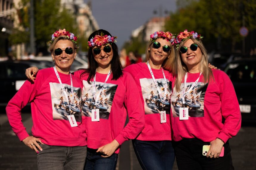Startuoja „Moterų ralis“: vaizdingais Lietuvos keliais dalyvės įveiks beveik keturis šimtus kilometrų