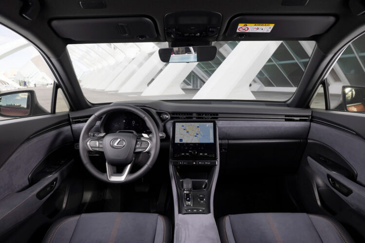 Naujausią „Lexus“ modelį LBX jau galima išbandyti ir Lietuvoje