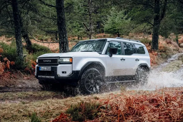 Startavo naujojo „Toyota Land Cruiser“ užsakymai: paskelbė kainas Lietuvai