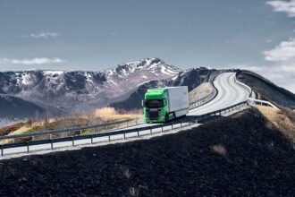 „Scania“ dominavo ekologiškų sunkvežimių konkurse: susigrąžino efektyviausio tolimųjų reisų vilkiko titulą