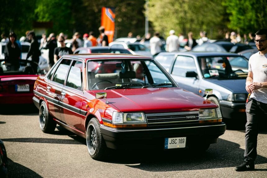 Japoniškų automobilių gerbėjai atidarė sezoną Vilniuje