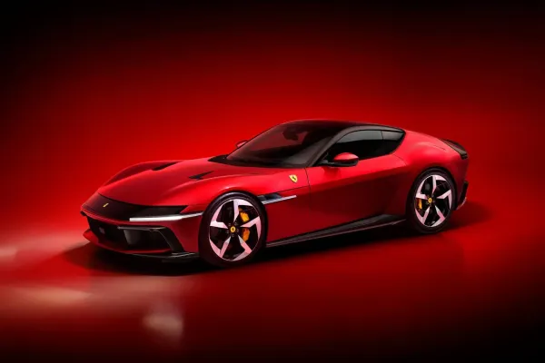 Išslaptintas „Ferrari 812 Superfast“ įpėdinis: „12Cilindri"