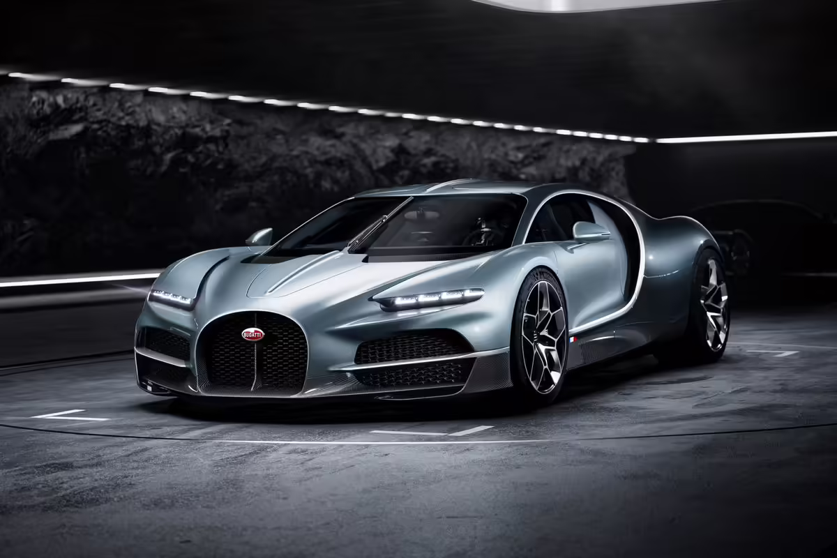 "Bugatti Tourbillon": 8,3 litro atmosferinis V16, trys elektros varikliai ir 1800 AG