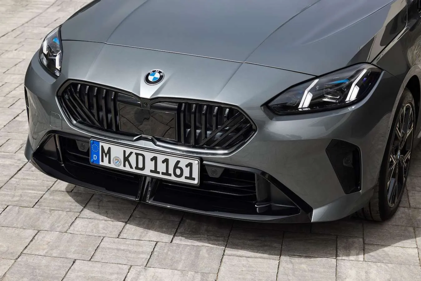 Ketvirtos kartos „BMW 1“ debiutas: nuo sportiškų variklių iki naujo dizaino priekinių grotelių