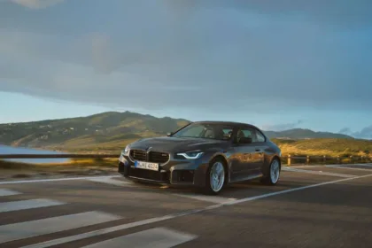 BMW atnaujino sportiškąjį „M2“ modelį – variklio galia sieks 480 AG