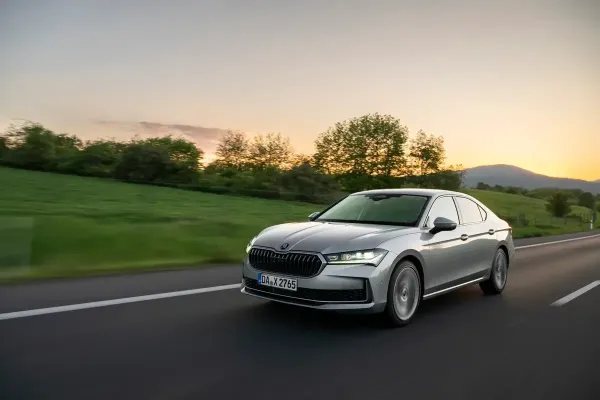 Nauji „Škoda Kodiaq“ ir „Superb“ modeliai per „Euro NCAP“ saugumo bandymus gavo aukščiausius įvertinimus