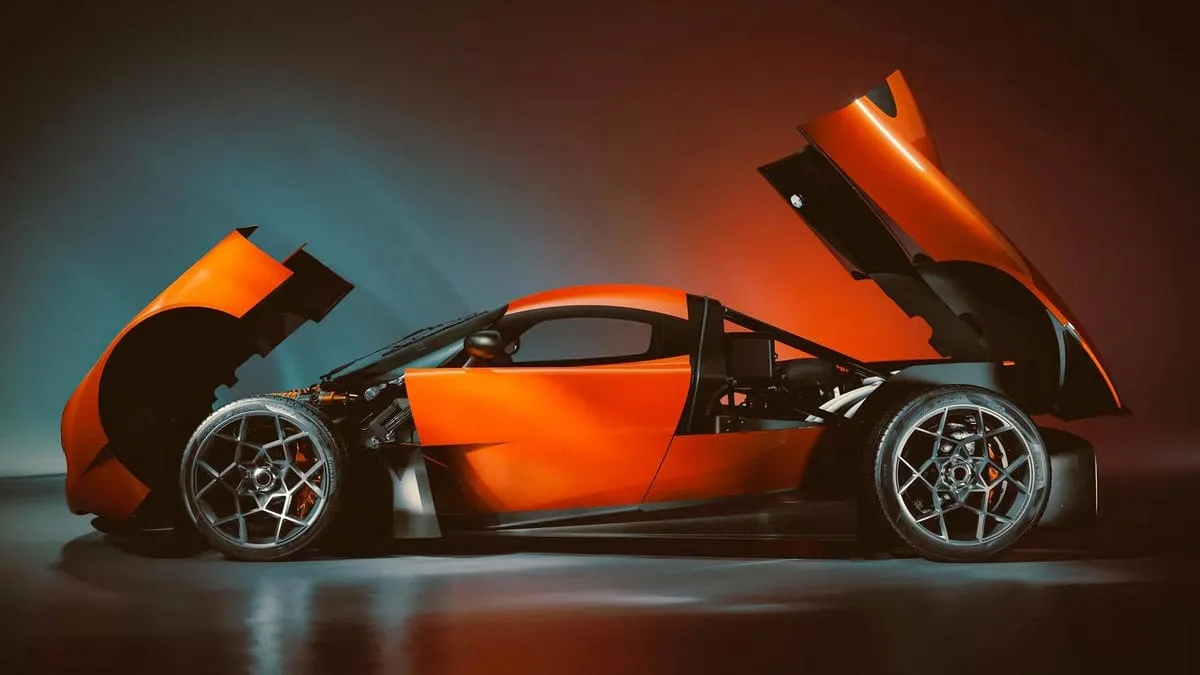 „Oilstainlab HF-11″: lengvas superautomobilis su keičiama transmisija