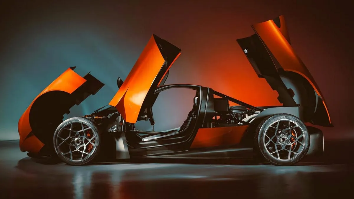 „Oilstainlab HF-11″: lengvas superautomobilis su keičiama transmisija