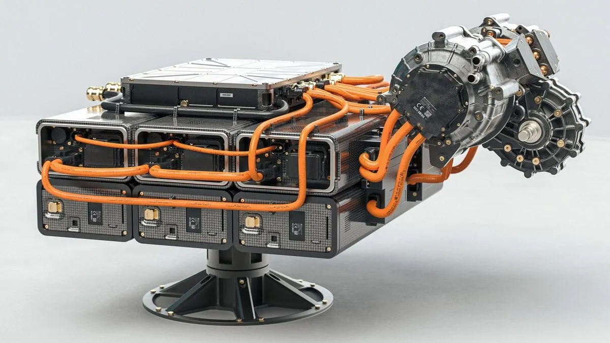 „Oilstainlab HF-11″: lengvas superautomobilis su keičiama transmisija