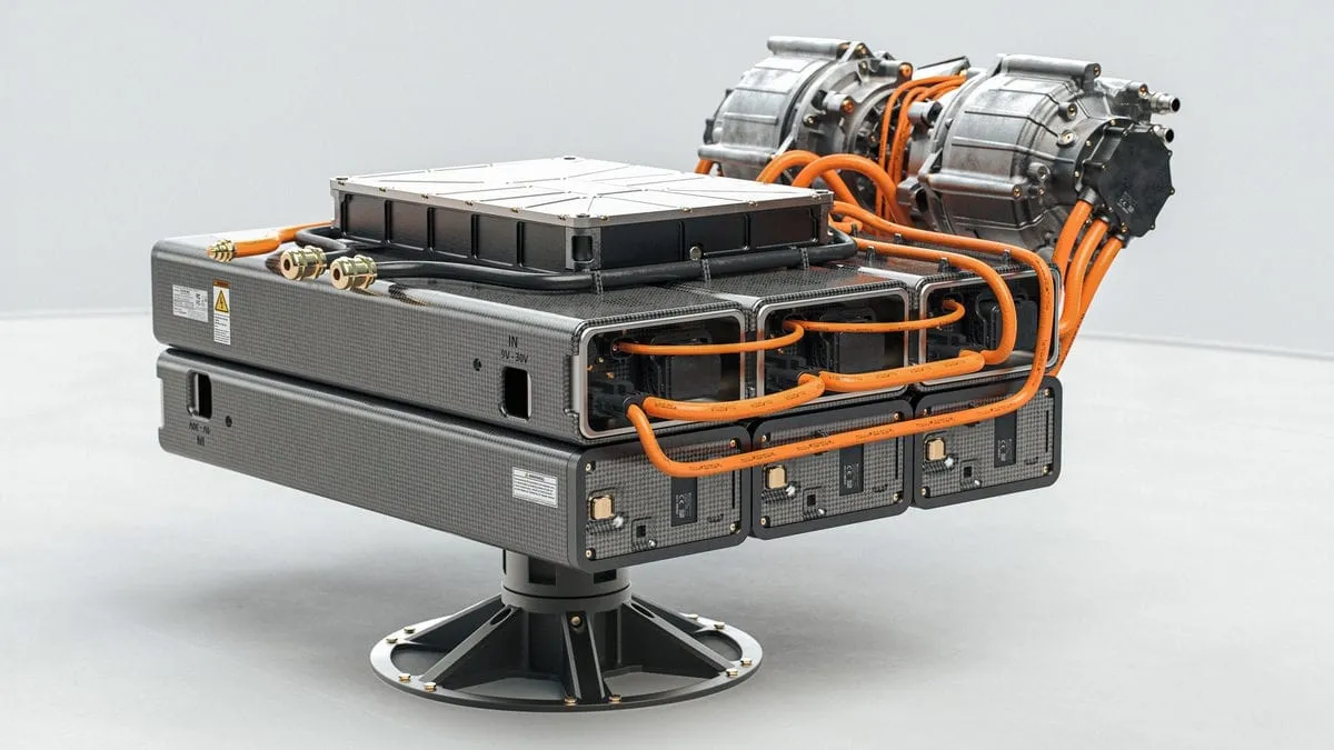 „Oilstainlab HF-11″: lengvas superautomobilis su keičiama transmisija