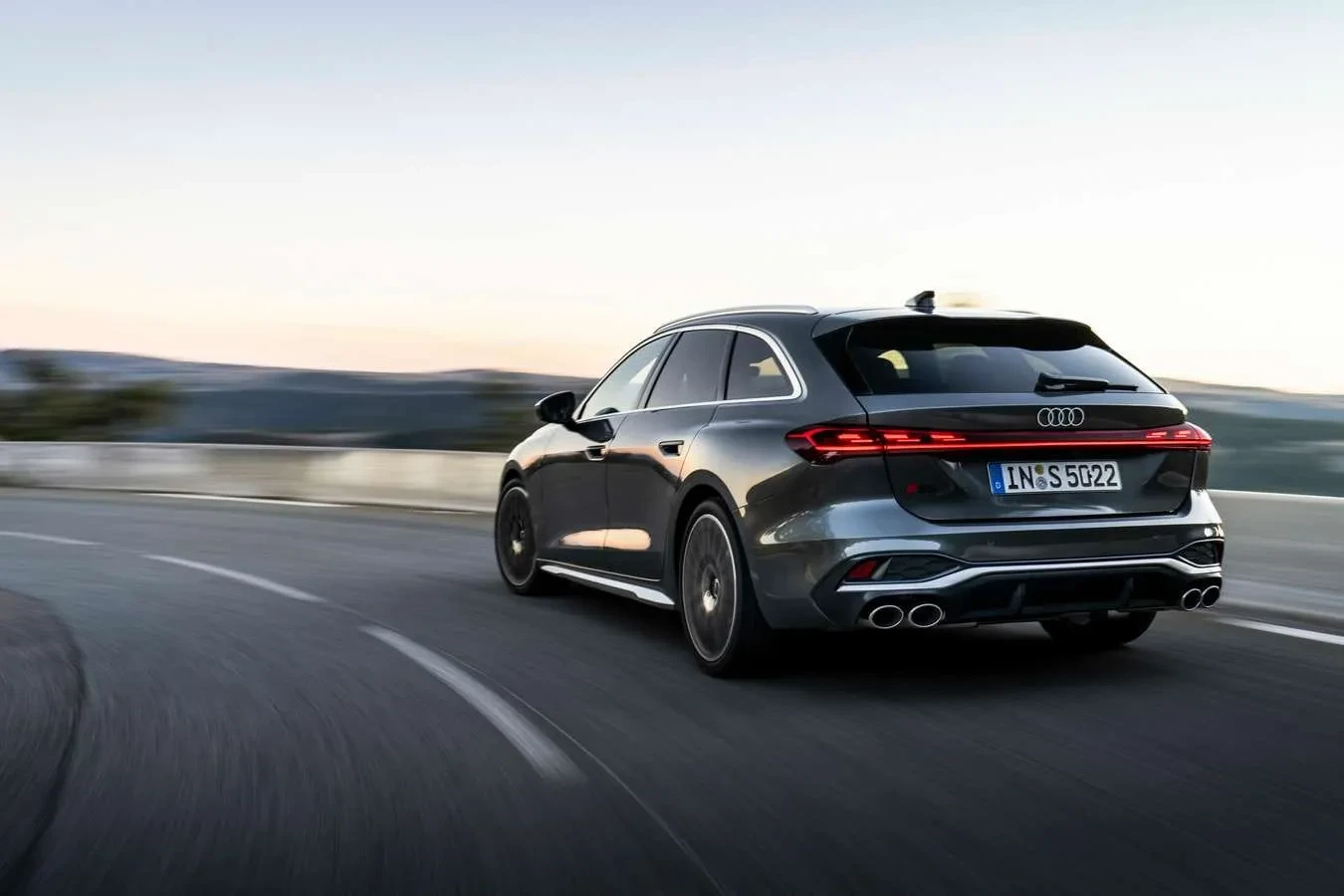 Naujasis „Audi A5“ Lietuvoje pasirodys metų pradžioje: jau vyksta išankstinė prekyba