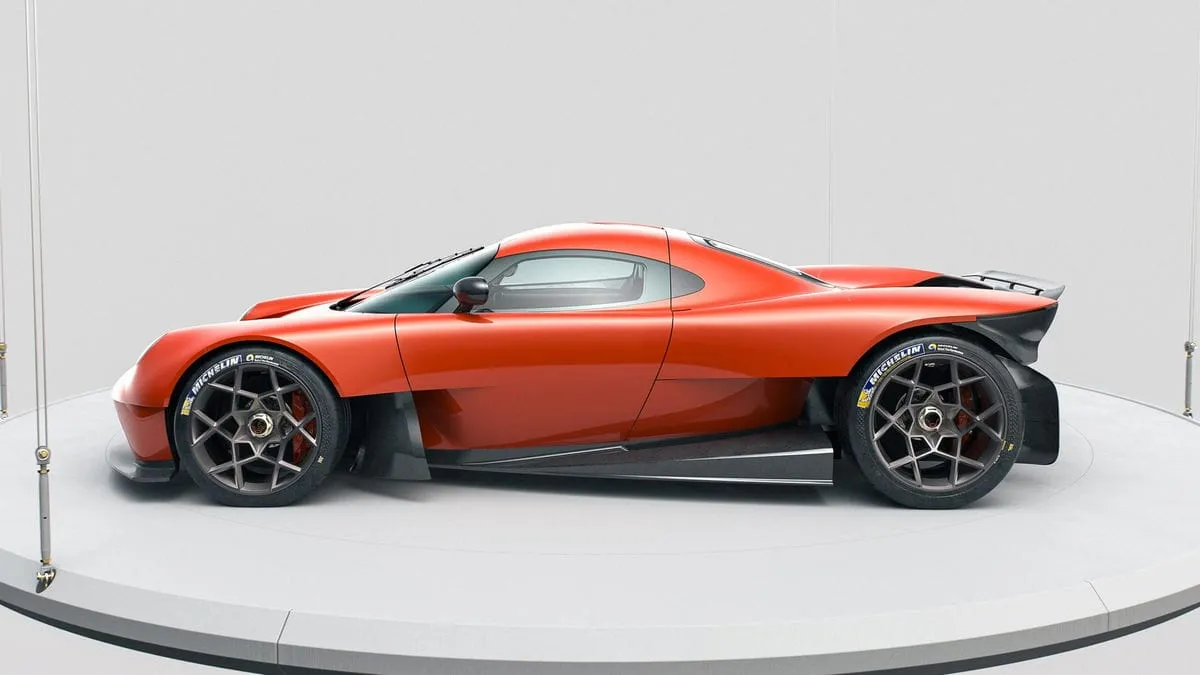 „Oilstainlab HF-11″: lengvas superautomobilis su keičiama transmisija