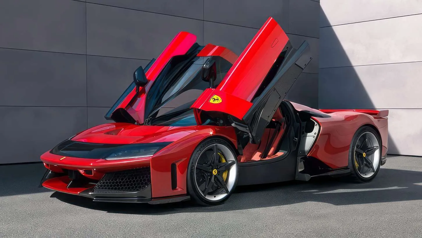 „Ferrari F80“: naujas hibridinis flagmanas už 3,6 mln. eurų