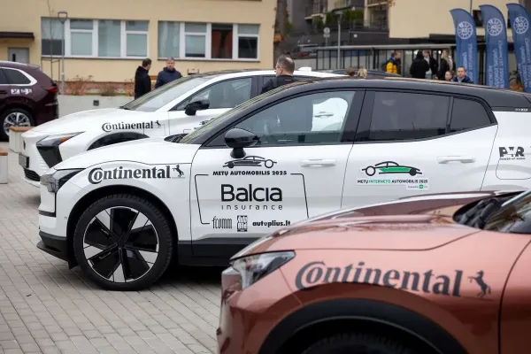Išmanusis telefonas ant ratų: pirmą kartą bus renkamas „Lietuvos metų interneto automobilis“