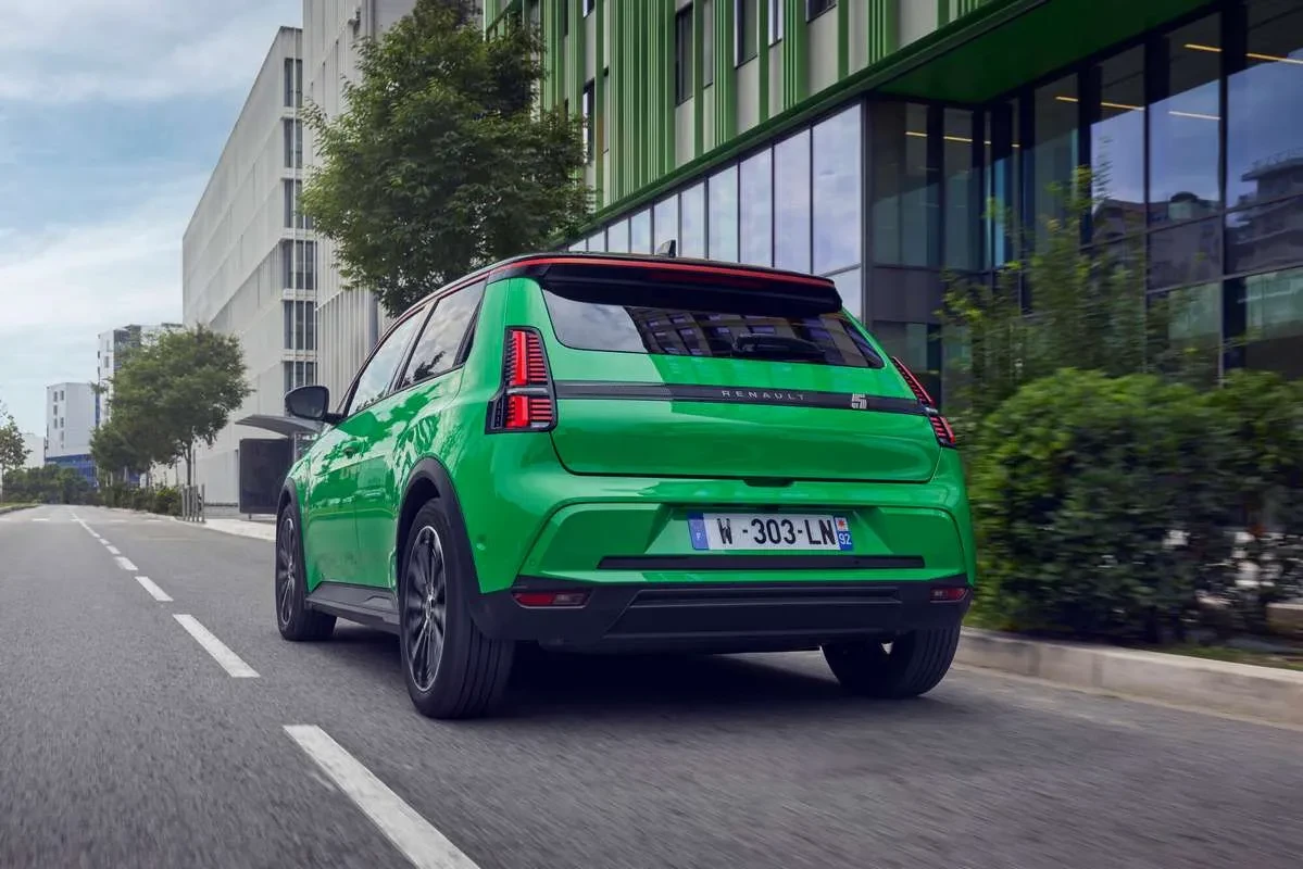 Popkultūros ikona atkeliauja į Baltijos šalis: Lietuvoje jau galima užsisakyti „Renault 5 E-Tech electric“