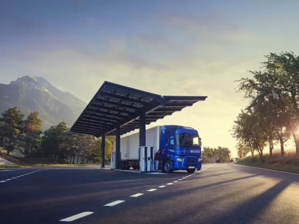 Elektrinis sunkvežimis „Renault Trucks E-Tech T“ viena įkrova nuvažiuos 600 km.
