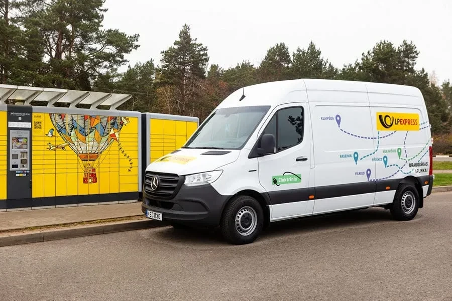 Į gatves išriedėjo pirmieji LP EXPRESS elektriniai furgonai