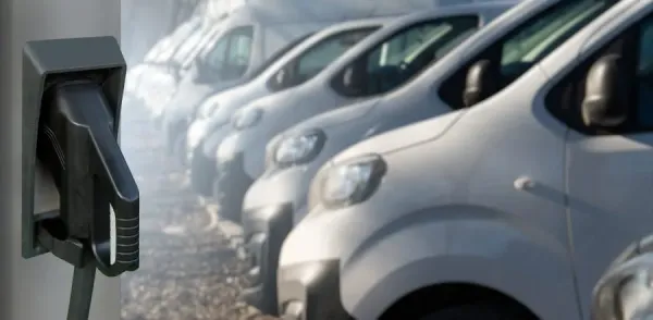Komerciniai elektriniai automobiliai: tik ekologiškas įrankis ar ir patogi darbo vieta?