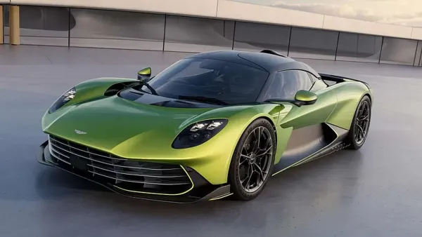 „Aston Martin Valhalla”: PHEV jėgainė su V8 ir pirmas šimtukas per 2,5 s.