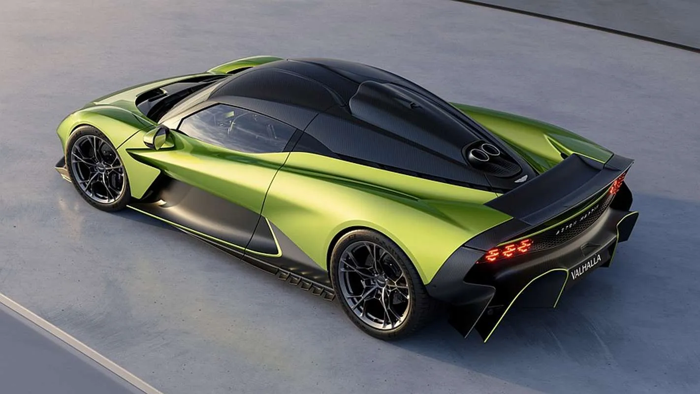 „Aston Martin Valhalla”: PHEV jėgainė su V8 ir pirmas šimtukas per 2,5 s.