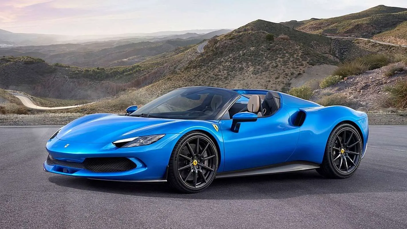 Šiais metais „Ferrari“ pristatys šešis naujus automobilius, o spalio 9 d. debiutuos ir elektromobilis