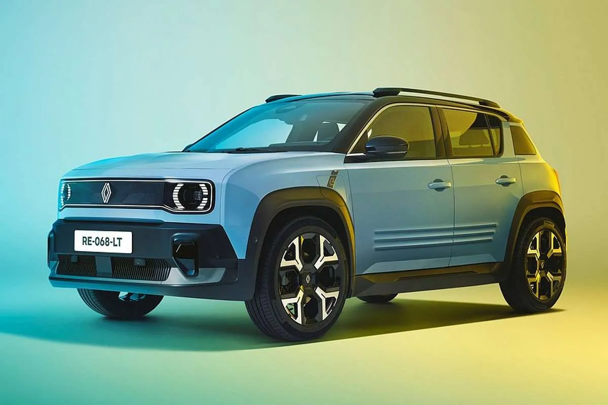 Scenoje naujasis „Renault 4“: du varikliai, du akumuliatoriai ir trys konfigūracijos