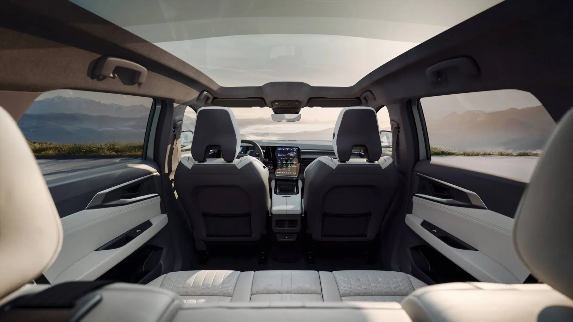 Pristatomas naujasis „RENAULT ESPACE“: modernizuotas efektyviausio rinkoje hibridinio šeimyninio automobilio dizainas