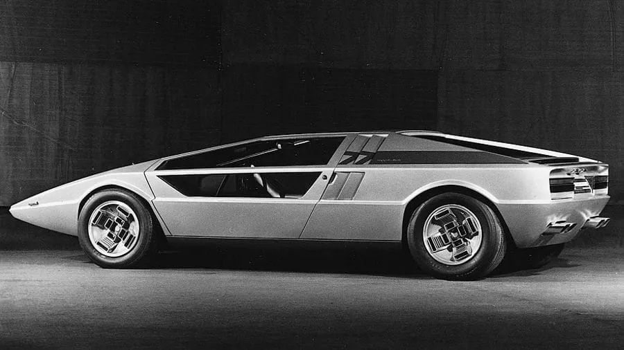 „Giugiaro“ superautomobilis ‚Peralta S‘ – duoklė septintojo dešimtmečio ‚Maserati Boomerang‘ koncepciniam automobiliui