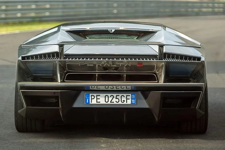 „Giugiaro“ superautomobilis ‚Peralta S‘ – duoklė septintojo dešimtmečio ‚Maserati Boomerang‘ koncepciniam automobiliui