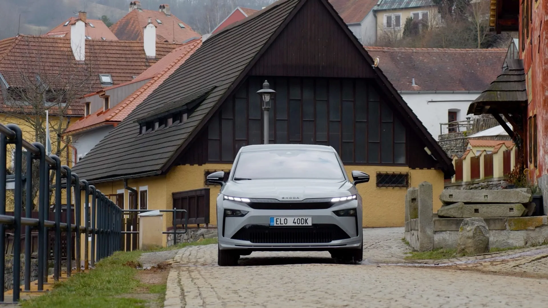 Atnaujinta „Škoda Enyaq“ jau keliuose: važiuoja efektyviau ir toliau
