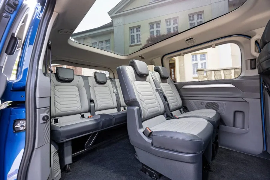 Ilgai lauktas pasirodymas – naujieji „Volkswagen Transporter“ ir „Caravelle“ jau Lietuvoje