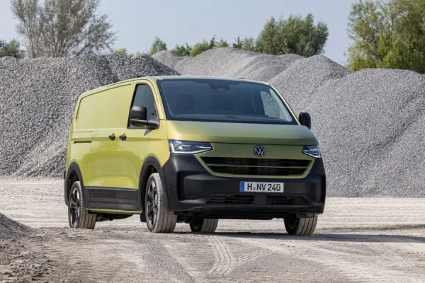 Ilgai lauktas pasirodymas – naujieji „Volkswagen Transporter“ ir „Caravelle“ jau Lietuvoje