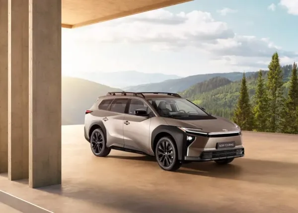 „Toyota“ pristato „bZ4X Touring“ – elektrinį šeimos SUV aktyviam gyvenimo būdui