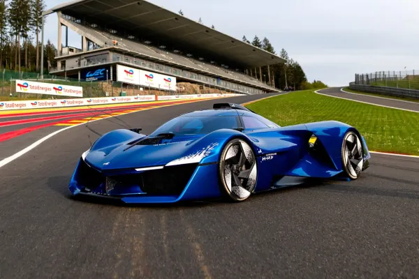 2028 m. pasirodys „Alpine“ superautomobilis su 1000 AG hibridine jėgaine
