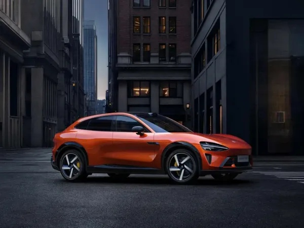 Naujiena elektromobilių rinkoje: daugiausiai – net 835 km vienu krovimu nuvažiuojantis SUV „Xiaomi YU7“