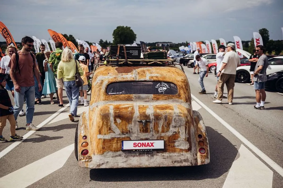 Palangoje išskirtinių automobilių paroda – susirinko itin retų modelių