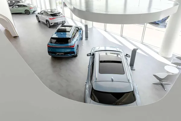 Vilniuje atidarytas pirmasis Lietuvoje “BYD” automobilių salonas