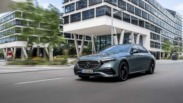 „Mercedes-Benz“ atskleidė, kaip naudos realaus eismo duomenis