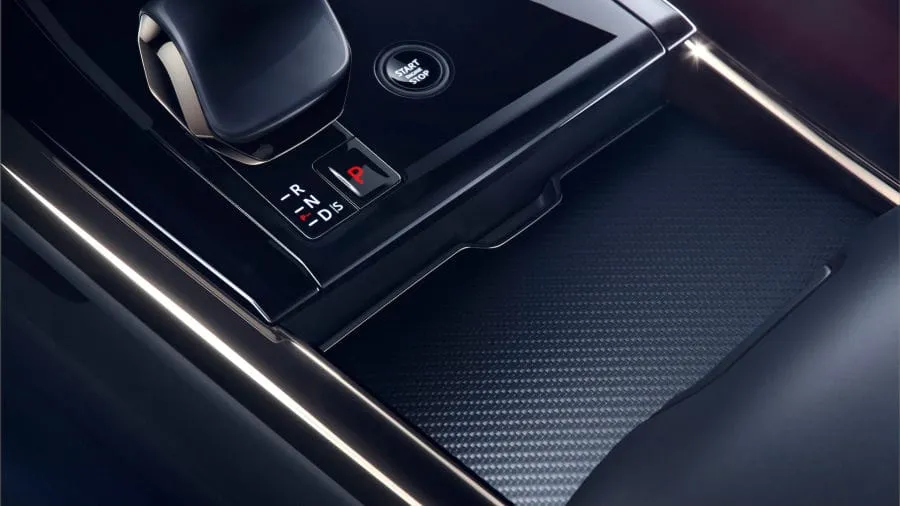 „Range Rover Sport SV Carbon“ – naujausias prabangių visureigių serijos papildymas