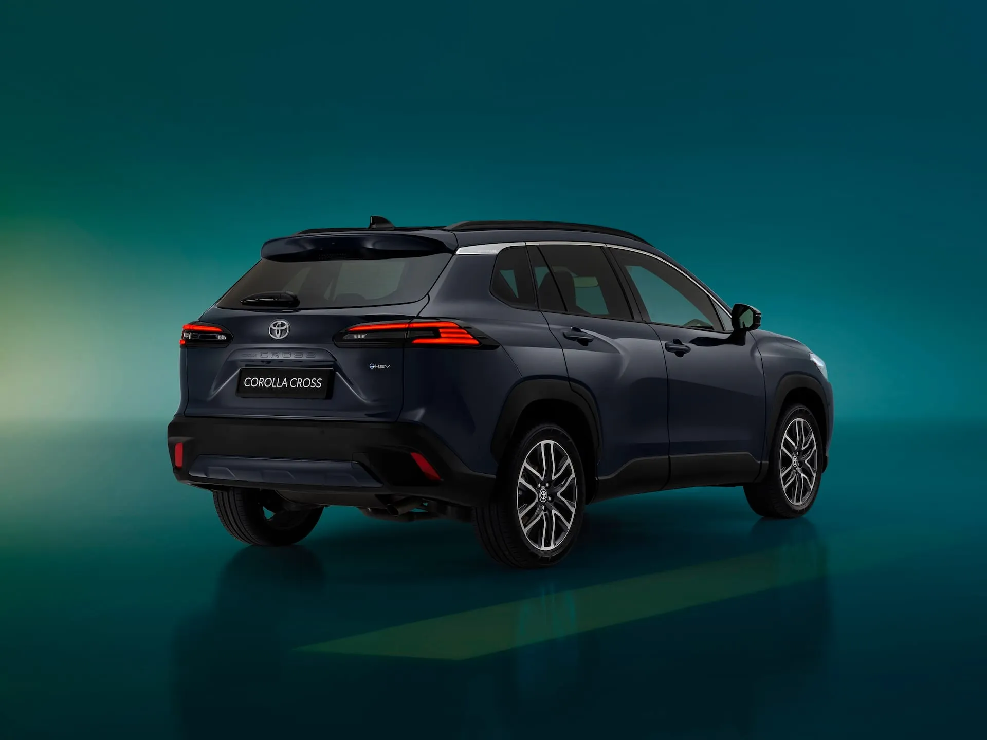 Atnaujintas praktiškasis „Toyota Corolla Cross“ – jau ir Lietuvos salonuose