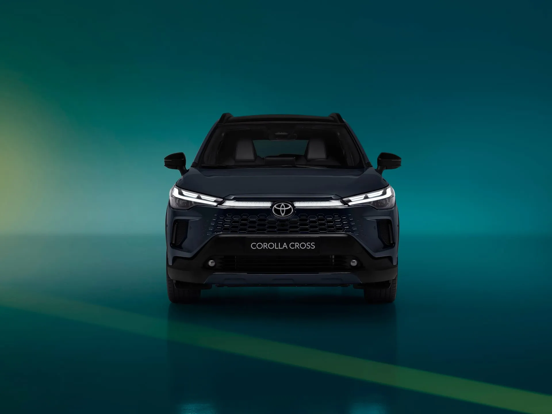 Atnaujintas praktiškasis „Toyota Corolla Cross“ – jau ir Lietuvos salonuose