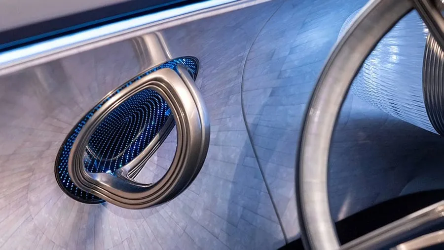 Prabanga grįžta į S klasę: „Mercedes-Benz Vision Iconic“ – žvilgsnis į 2028-uosius