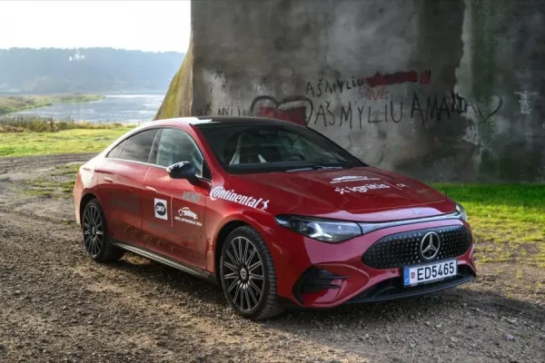 Metų elektromobilio titulas Lietuvoje atiteko „Mercedes-Benz CLA“: kas lėmė jo pergalę?