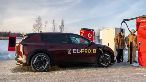 Viename atšiauriausių pasaulyje elektromobilių bandymų „Kia EV4“ įveikė 390 km