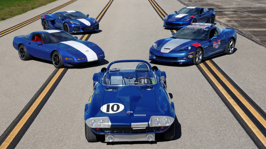 „General Motors“ ruošia staigmeną: parodė „Chevrolet Corvette Grand Sport“ su nauju V8 varikliu