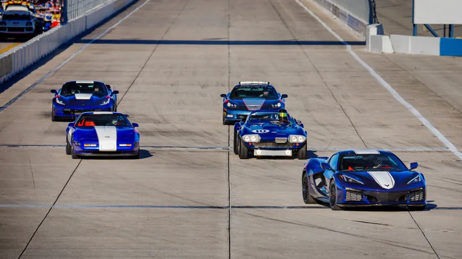 „General Motors“ ruošia staigmeną: parodė „Chevrolet Corvette Grand Sport“ su nauju V8 varikliu