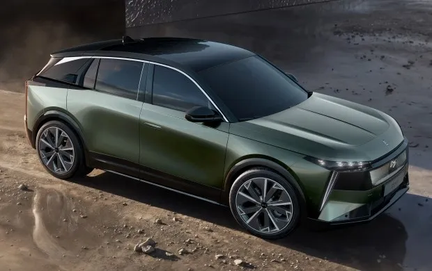 „DS Automobiles“ oficialiai pristatė naująjį krosoverį „N7“: prabanga, erdvė ir iki 740 km viena įkrova